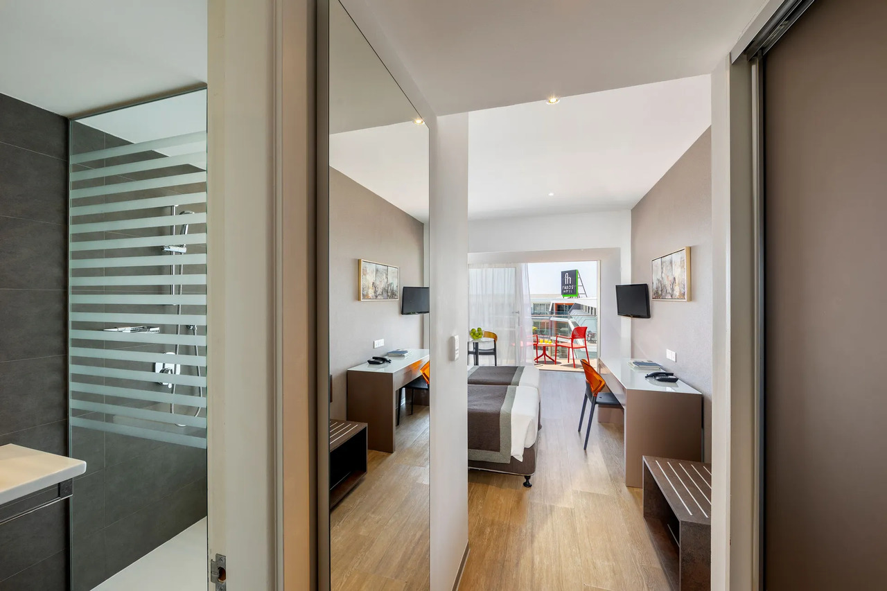 Double Room Sea View 4