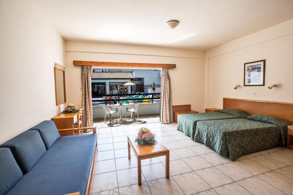 Studio Apartment Inland View 1