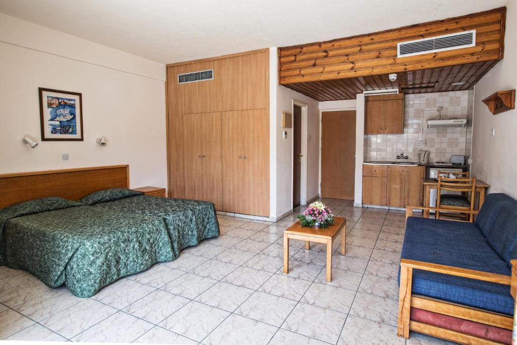 Studio Apartment Inland View 2