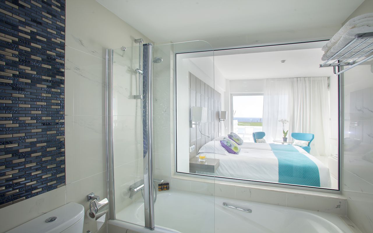 Swim Up Room Sea View 4