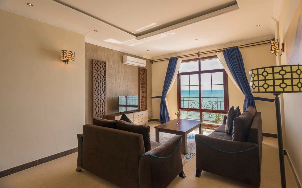Senior Suite 1 Bedroom Ocean Front 3