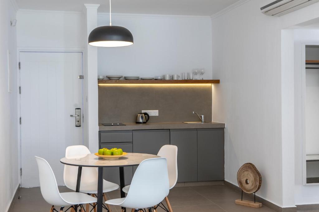 Superior One Bedroom Apartment 3