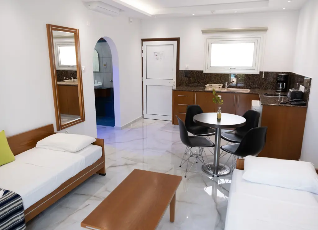 One Bedroom Apartment Inland View 3