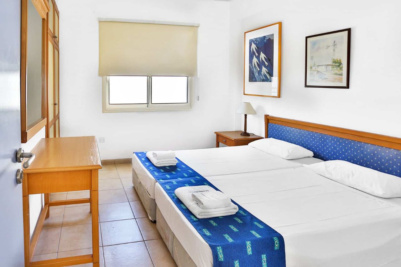 One Bedroom Apartment Inland View 1