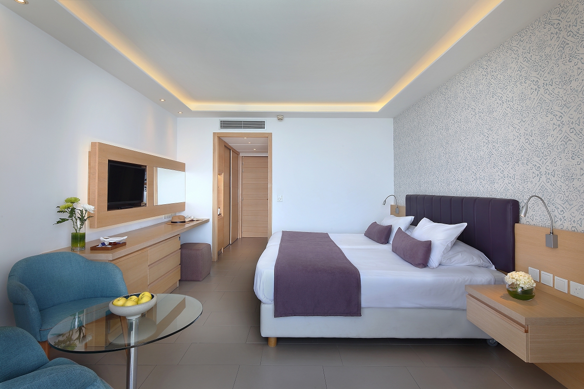 Superior Twin Room Inland View 1