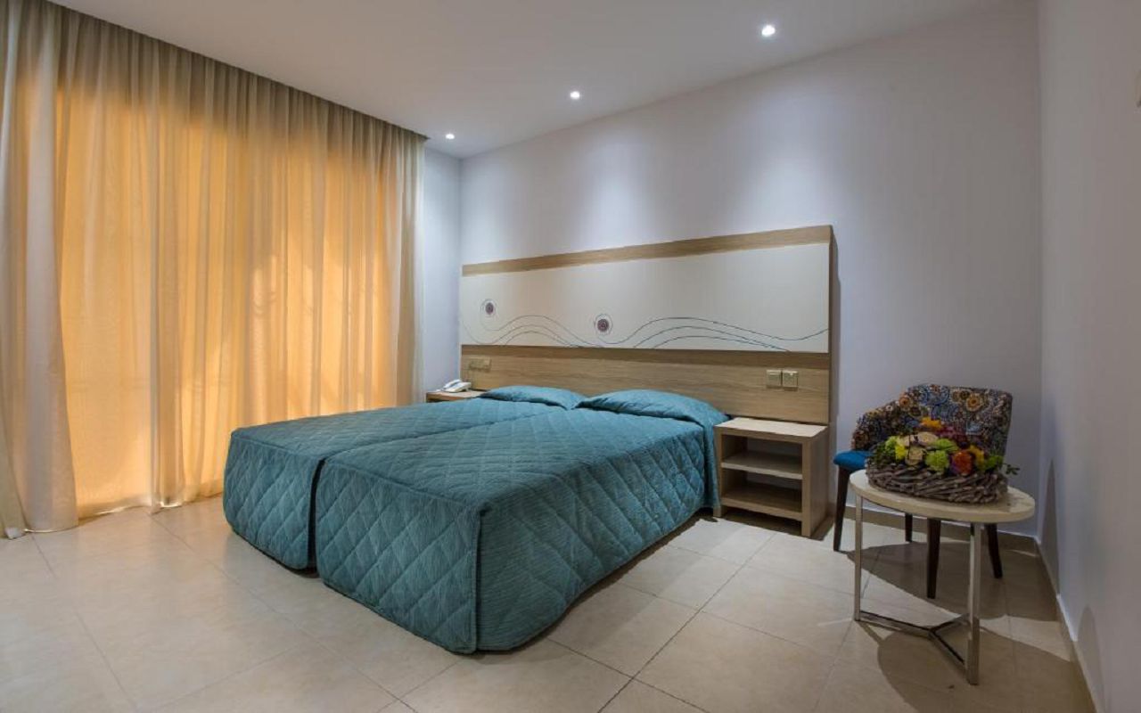 Superior Twin Room Inland View 1