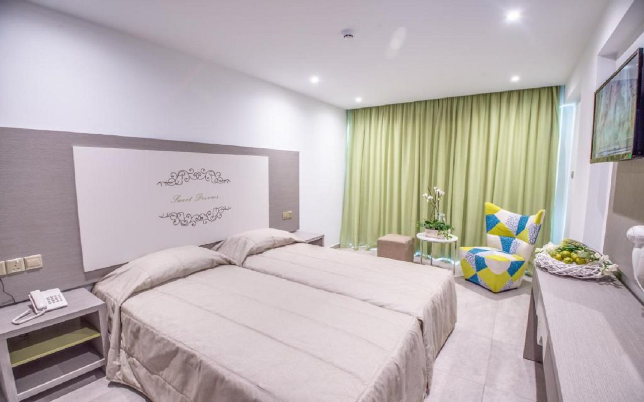 Superior Twin Room Inland View 1
