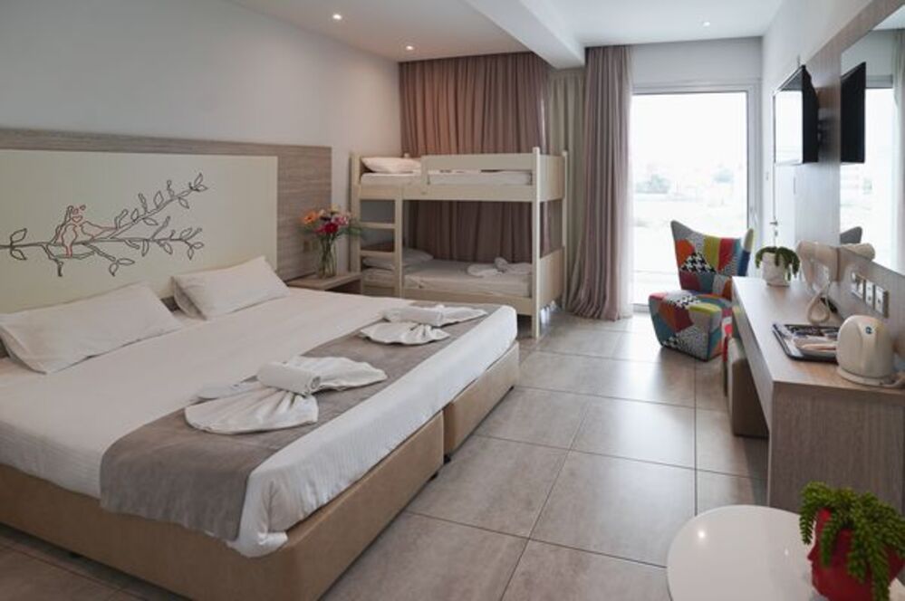Superior Twin Room Inland View 3