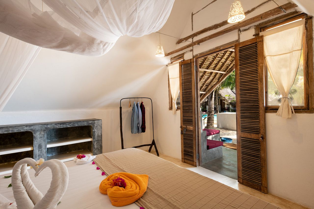 Pool Bungalow 3