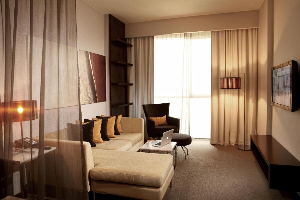 1 Bedroom Suite with Kitchenette 2