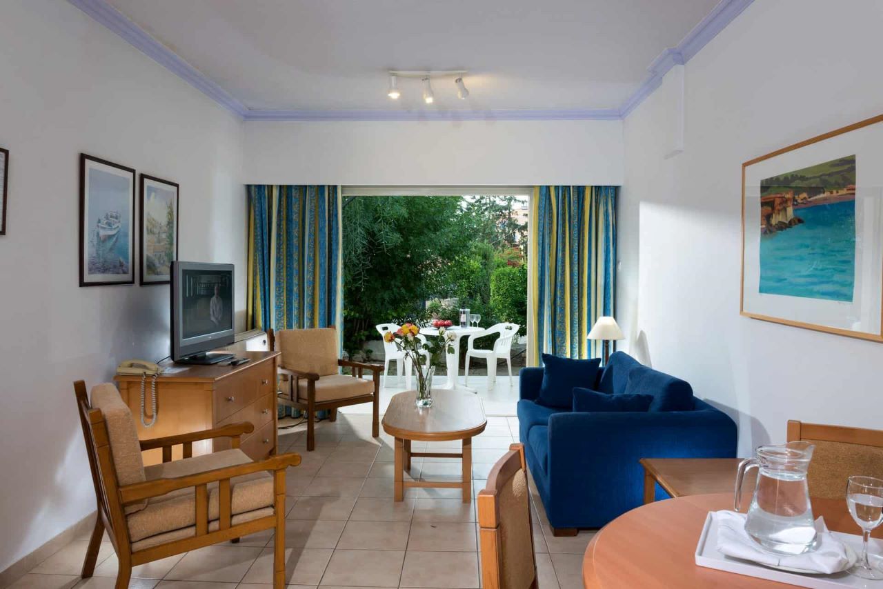 Two Bedroom Apartment Inland View 3