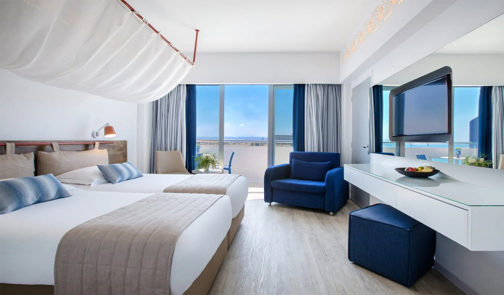 Superior Twin Room Side Sea View 3