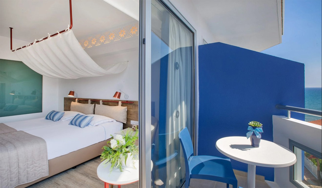 Superior Twin Room Side Sea View 2