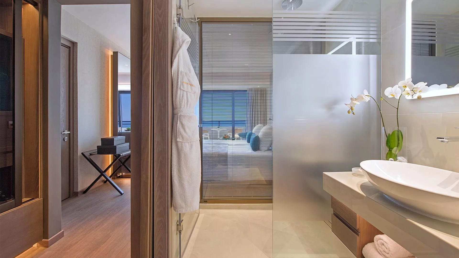 Superior Twin Room Sea View 2