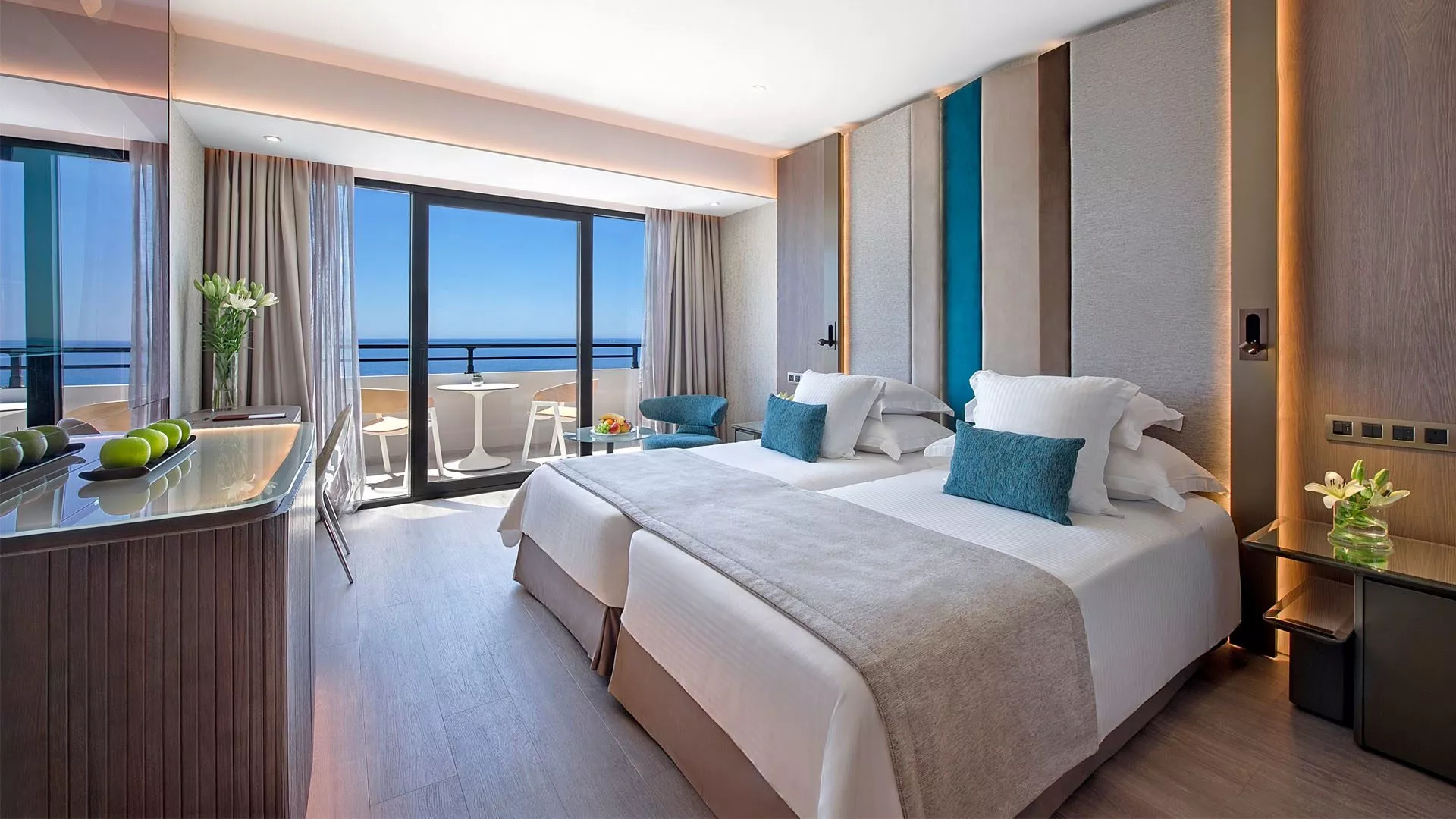 Superior Twin Room Sea View 1