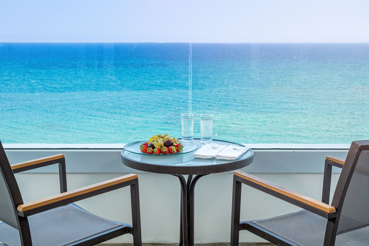 Superior Twin Room Sea View 2