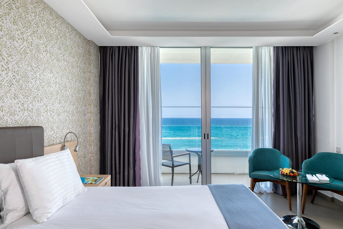 Superior Twin Room Sea View 3