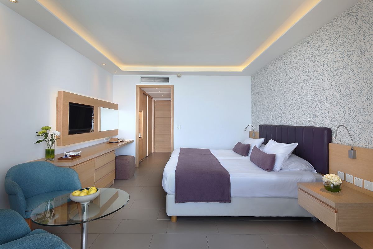 Superior Twin Room Sea View 4