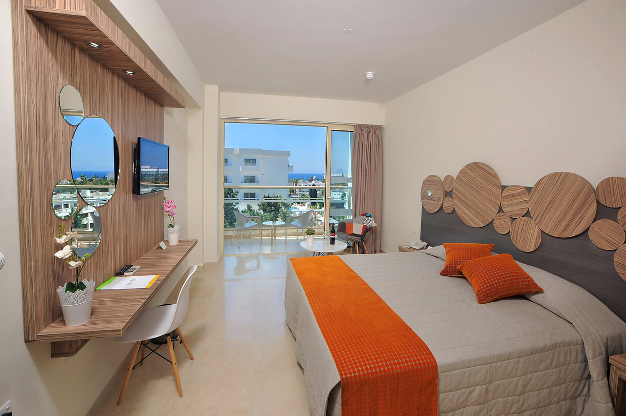 Twin Room Pool View 1
