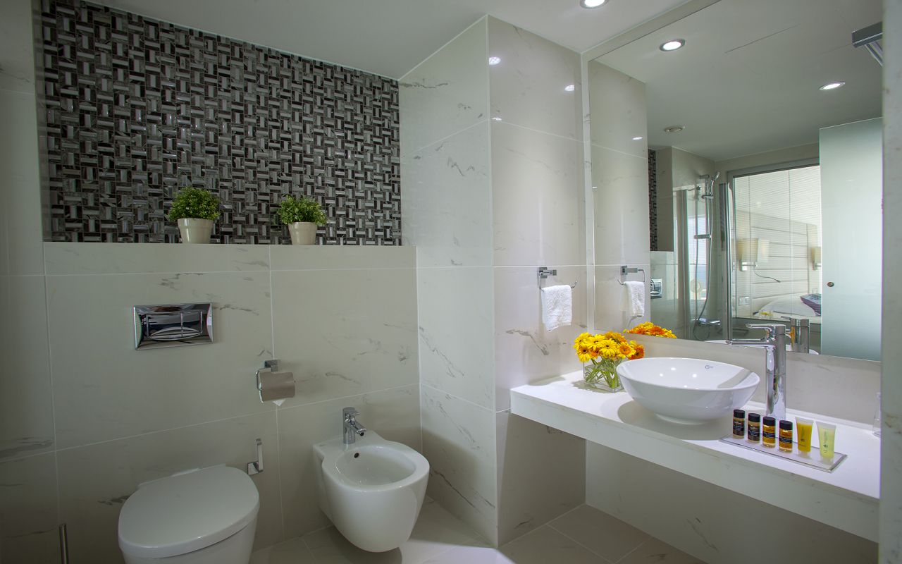 Twin Room Front Sea View 2