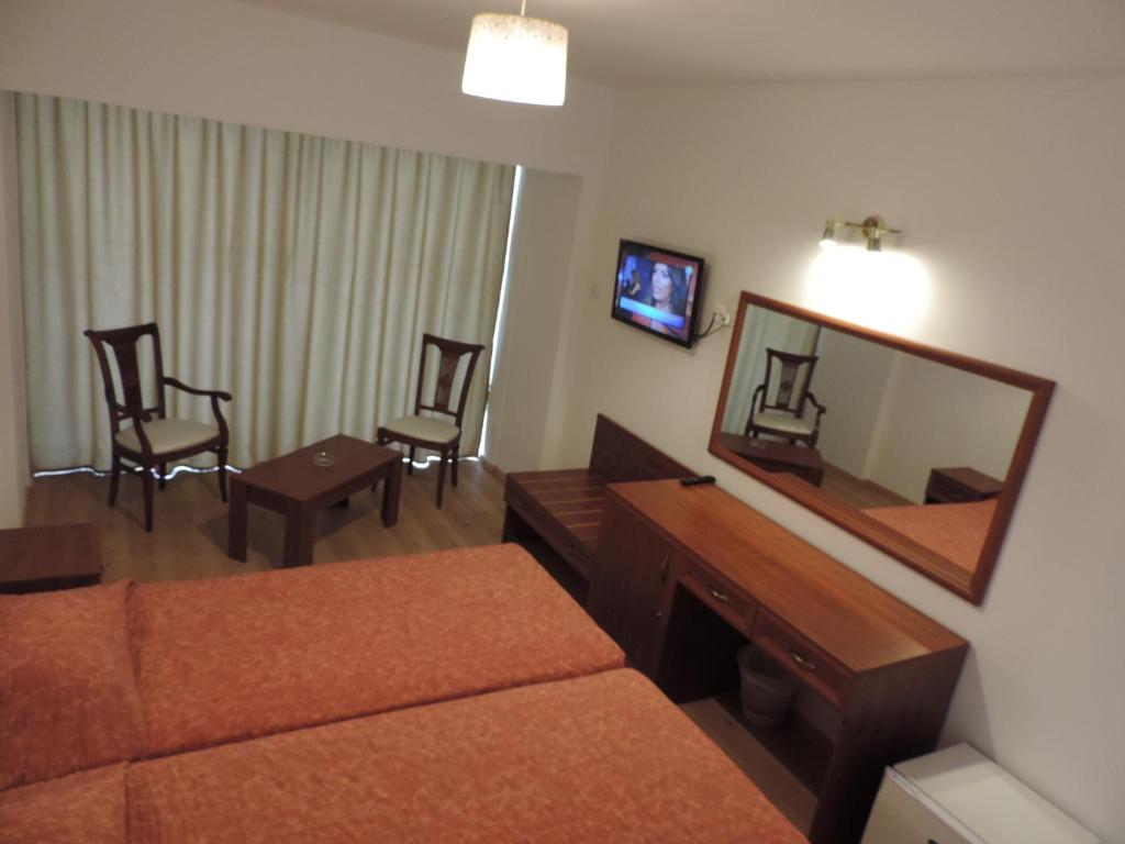 Double - Twin Room Inland View 2