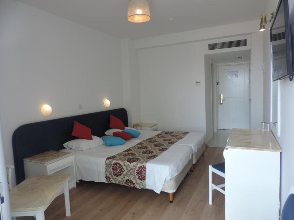 Double - Twin Room Inland View 3