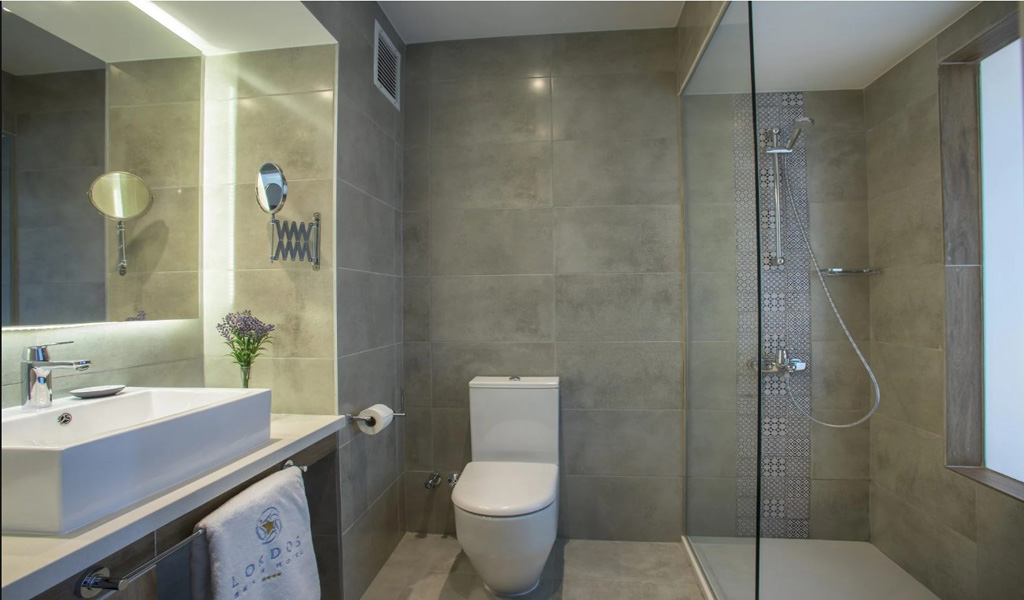 Classic Double Twin Room Side Sea View 4