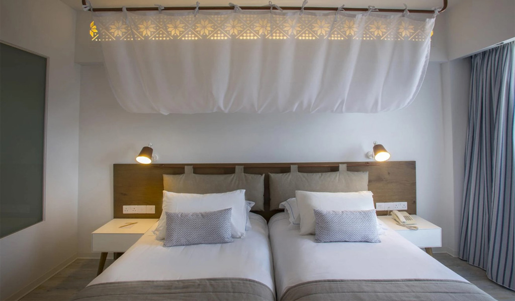 Classic Double Twin Room Side Sea View 2