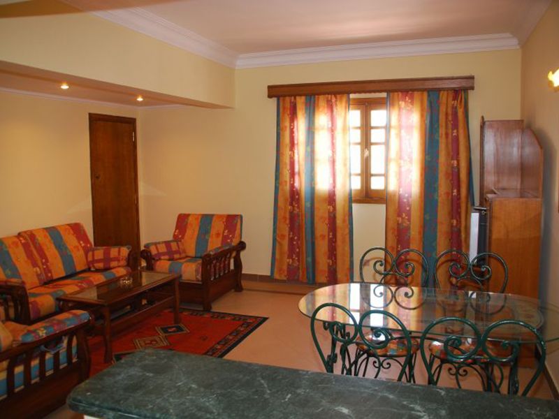 Family Pool View Room 4