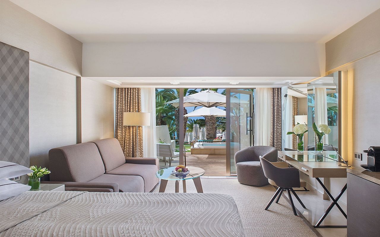 Family Beach Studio - Outdoor Jacuzzi and Terrace 2