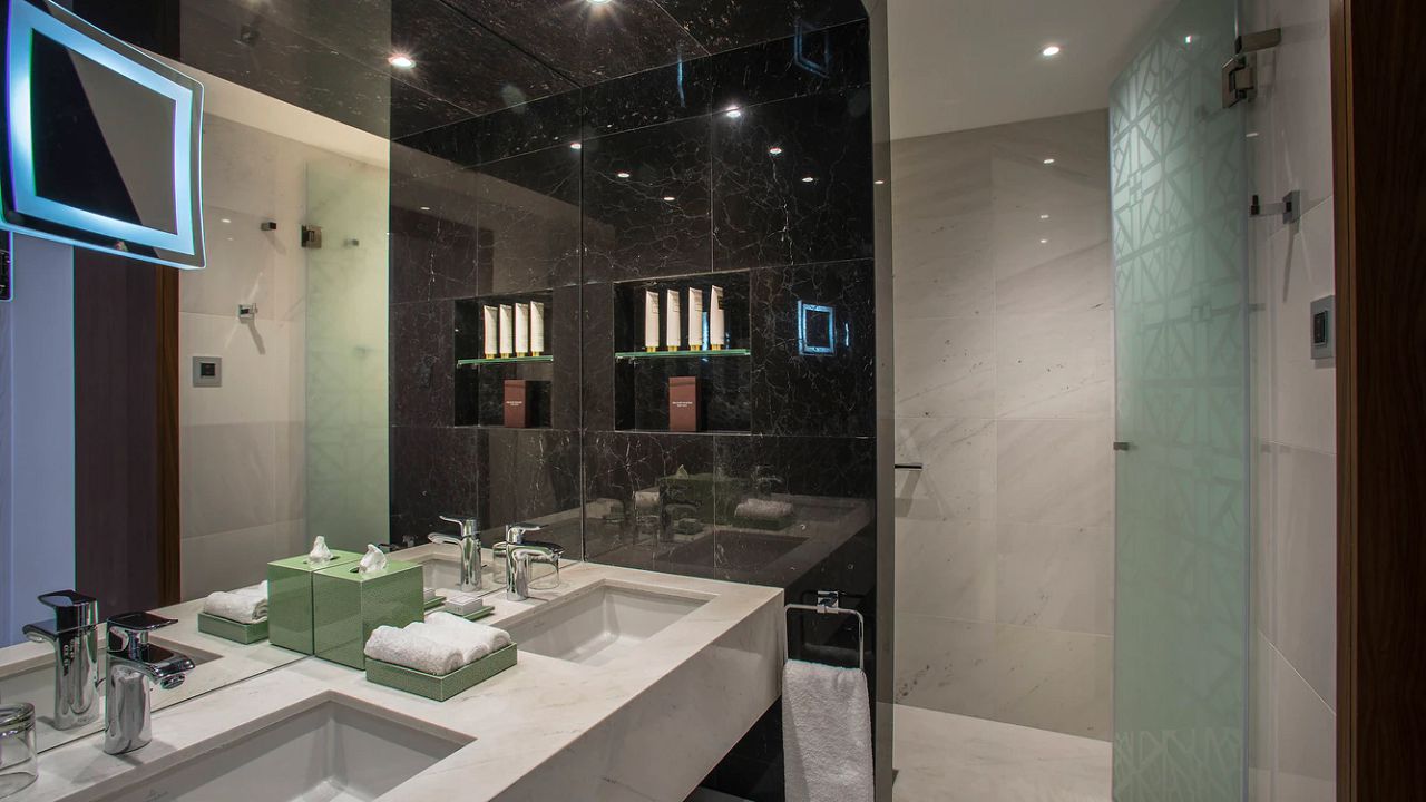 Superior Room Inland View Twin Bed 2