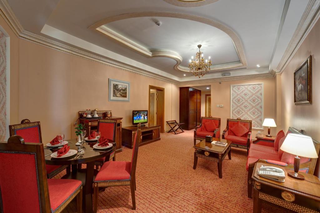 Executive Suite with Balcony 2