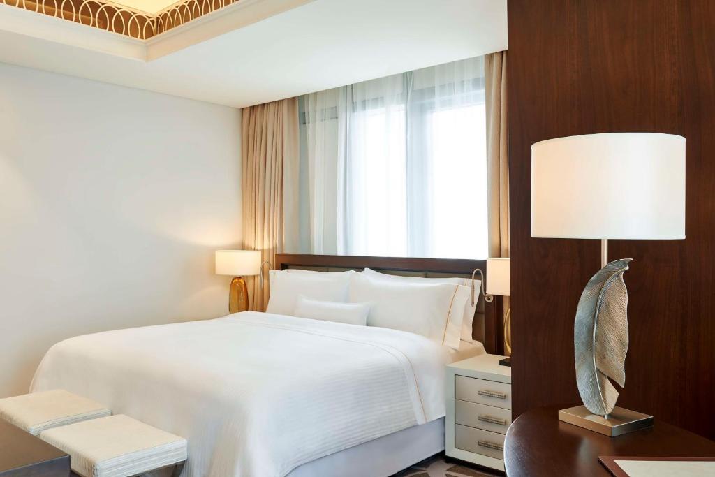 Chairman Suite 2