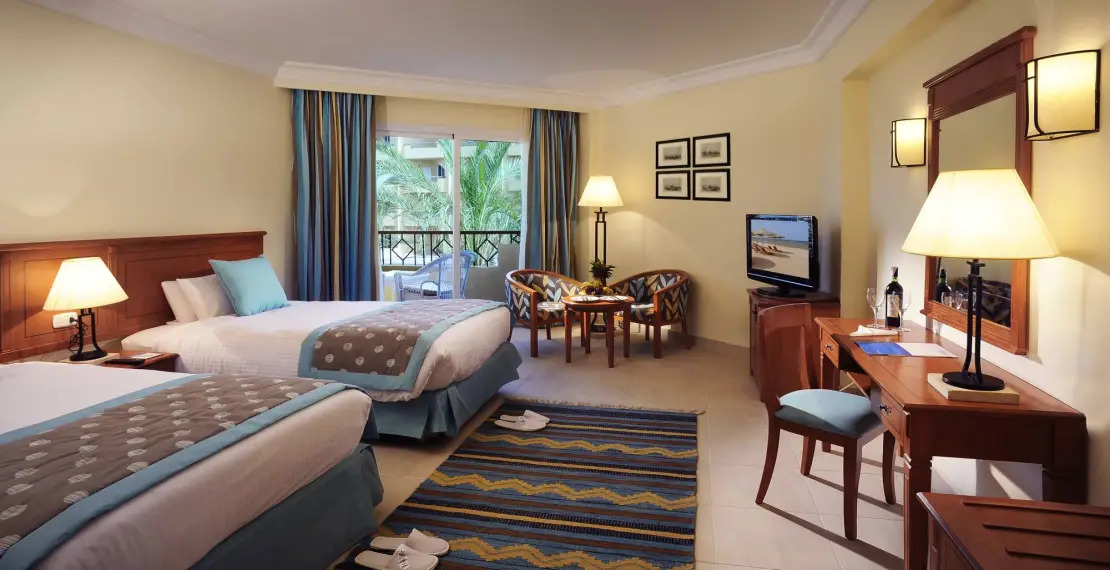 Family Large 1 Bedroom Pool View 1