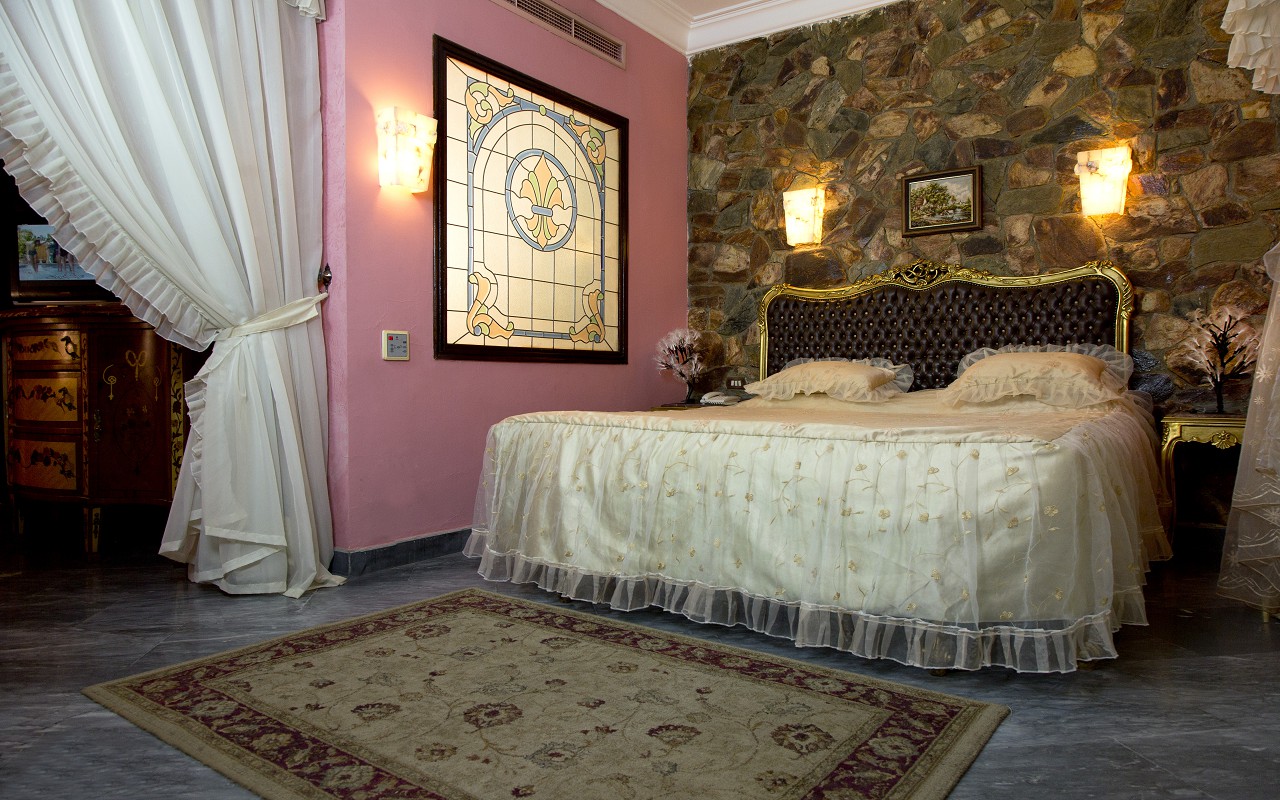 Junior Suite (King Bed) 4