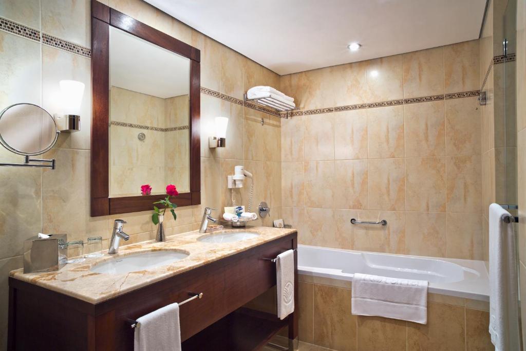Sea View Room with Kitchenette and Balcony 3