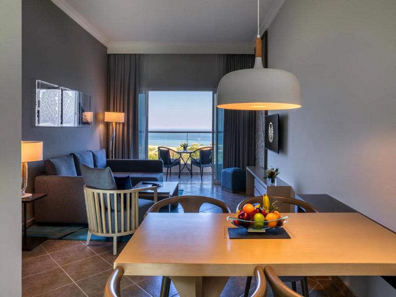 1 Bedroom Suite Ocean View with Balcony 3