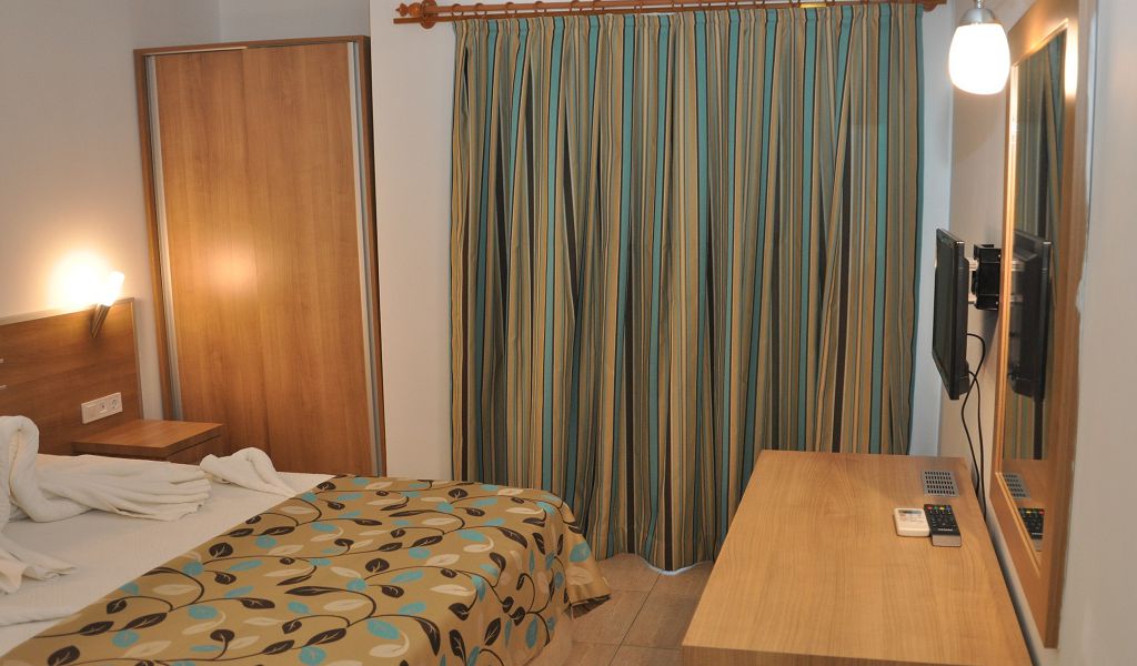 Large Family Room With Bunkbed 2