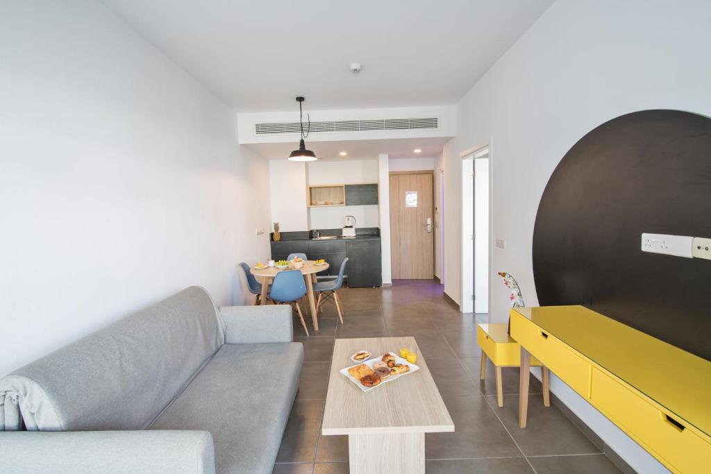 Luxury One Bedroom 1