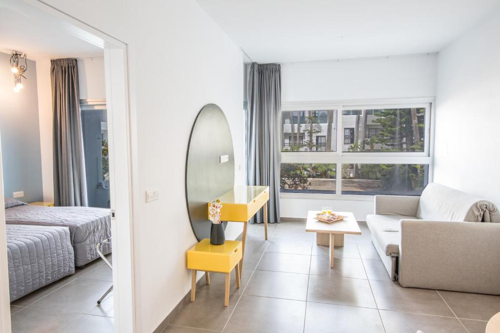 Luxury One Bedroom 4