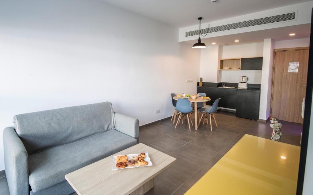 Luxury One Bedroom 2