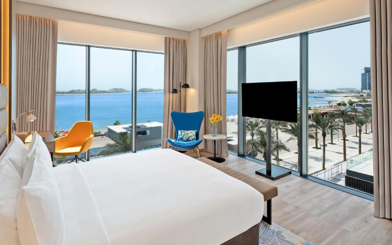 Panoramic Beachfront View with Balcony 3