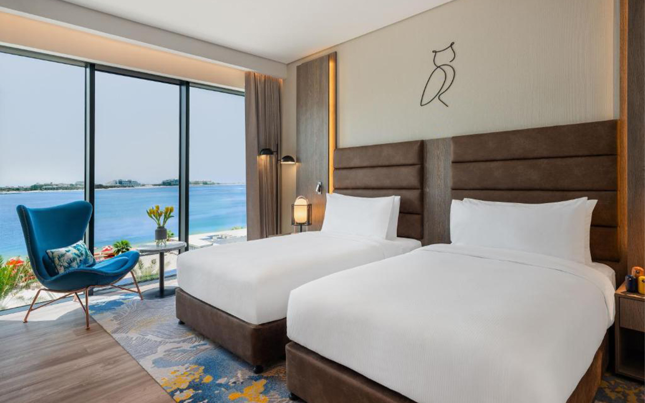 Palm Beachfront View with Balcony 4
