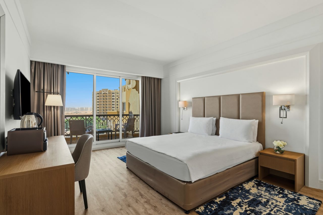 2 Bedroom Family Suite Sea/Pool 2