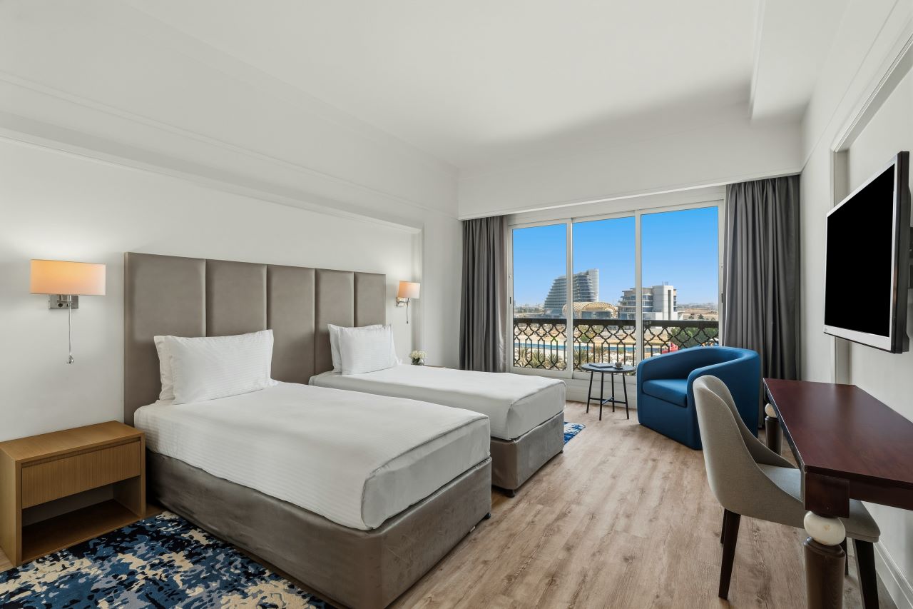 2 Bedroom Family Suite Sea/Pool 1
