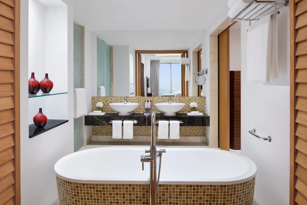 Royal Suite Partial Sea View with Balcony 4
