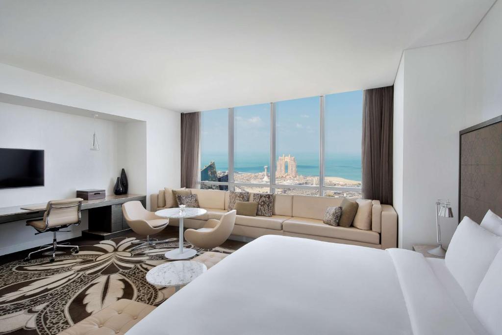 Junior Suite - Level 45 2