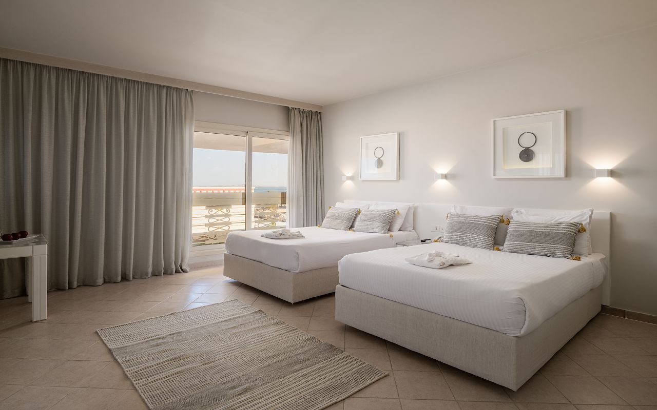 Deluxe Family Suite City Or Sea View 2