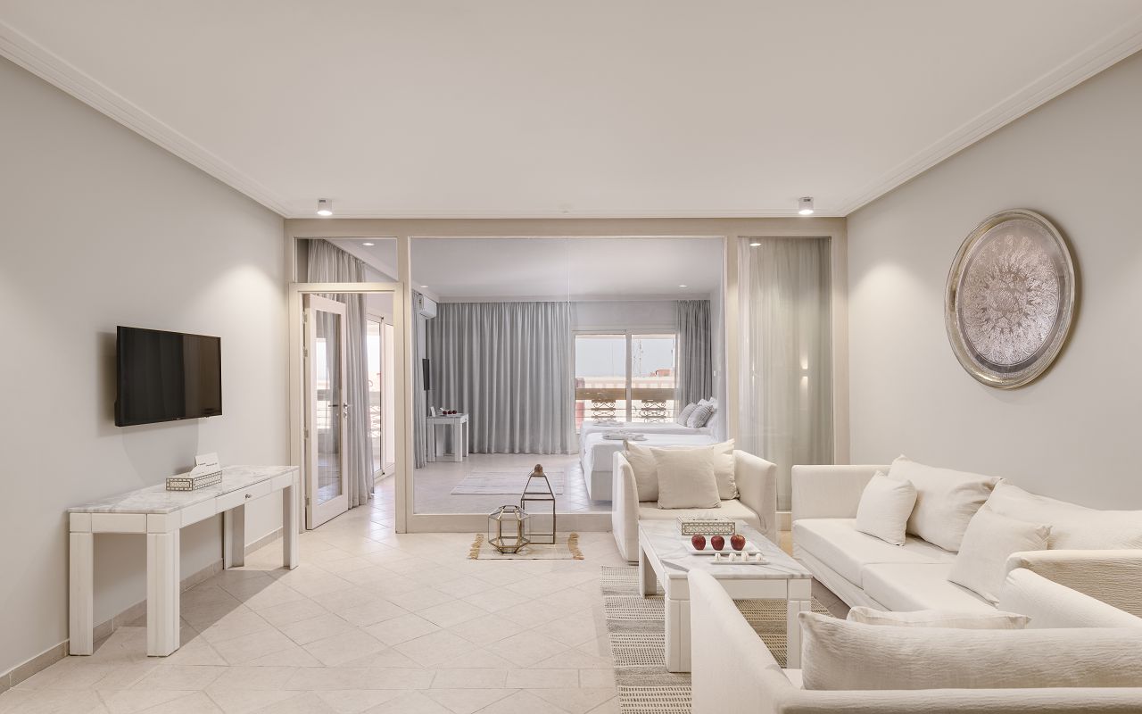 Deluxe Family Suite City Or Sea View 3