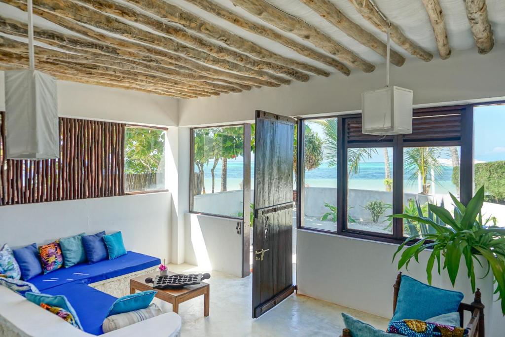 Ocean Front Two Rooms Bungalow 1